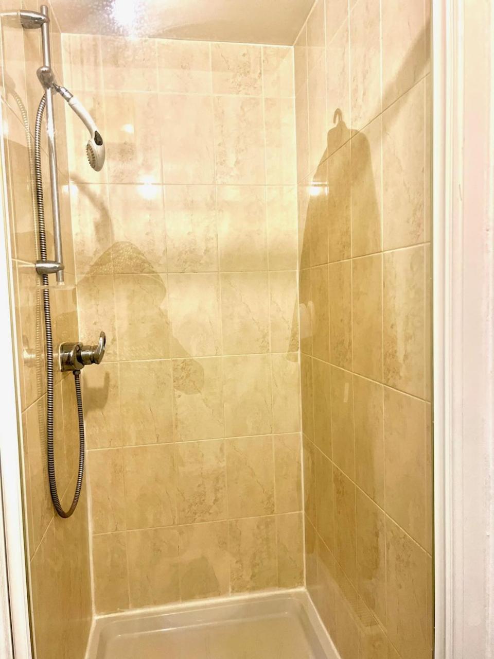 Dartford Kent Luxe Home -2 Mins From Dartford Crossing - Close To Town Centre & Station - 5 Bedroom Holiday Home - Fun Games & Free Parking-Sleeps 1 To 12 Exterior foto